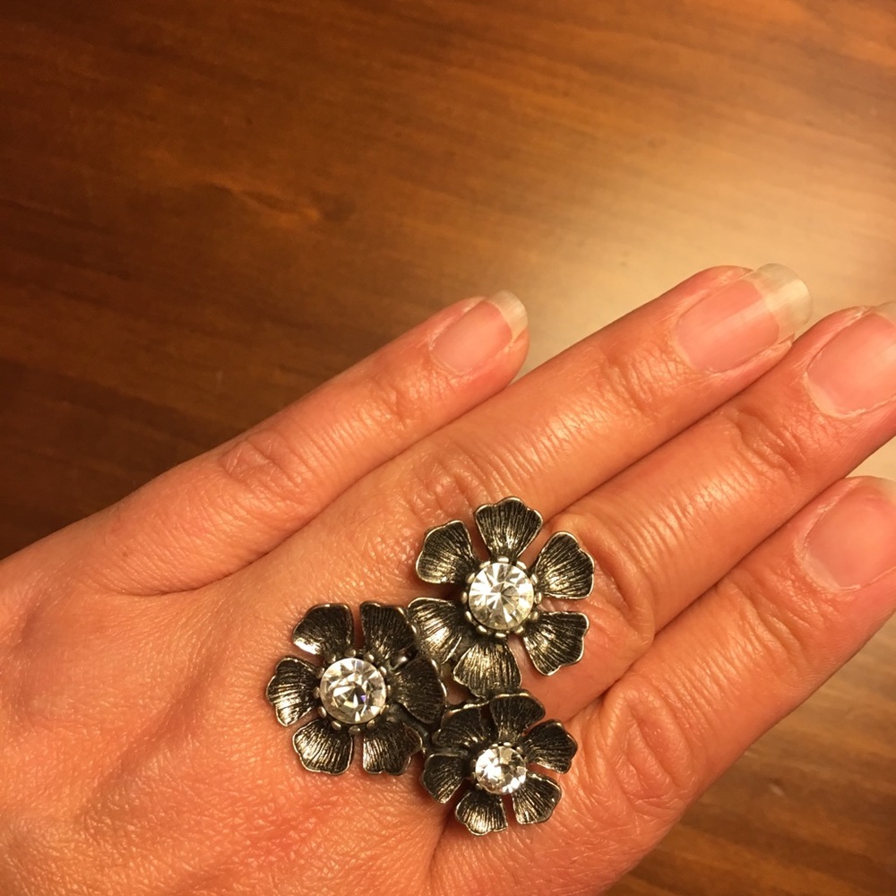 3 flower ring 🌺 - Picture 3 of 5